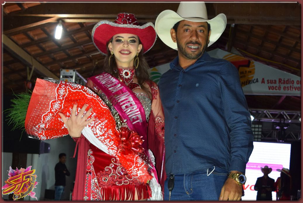 DESFILE DA RAINHA DA EXPOVALE 2019